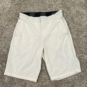 Nike white golf shorts waist 28, worn a couple times, perfect condition